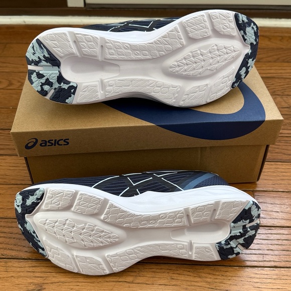 Women’s Asics athletic shoe size 8.5, blue
New with tags - Picture 2 of 5